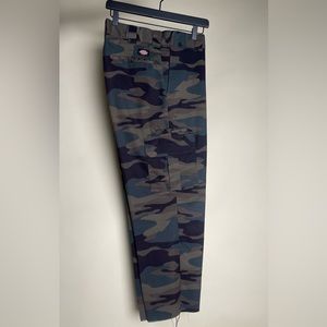 Men’s UO x Dickies Camo Cargo Pants